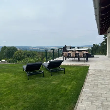 Bakonyi Panorama Elmenyhaz